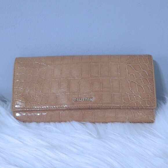 Miu Miu croc-embossed bifold wallet VGUC - Picture 1 of 10
